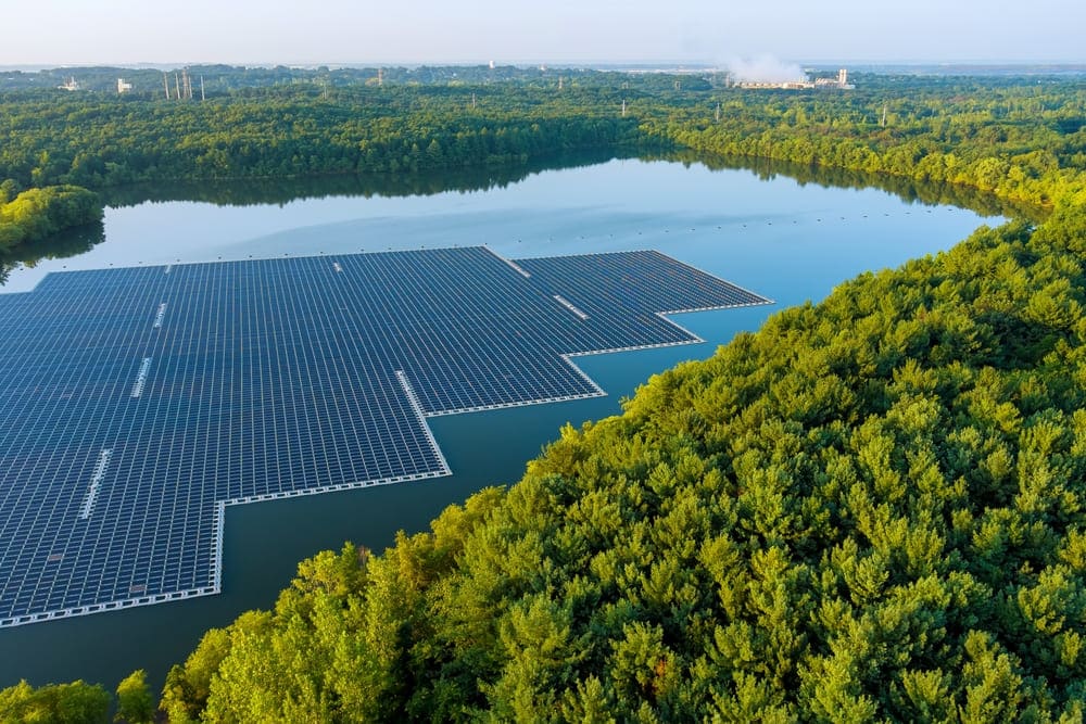 découvrez les panneaux solaires flottants, une solution innovante pour produire de l'énergie renouvelable tout en préservant les surfaces terrestres. idéaux pour les plans d'eau, ces systèmes offrent une performance optimale et une intégration harmonieuse dans l'environnement. optez pour une énergie durable et respectueuse de la nature.